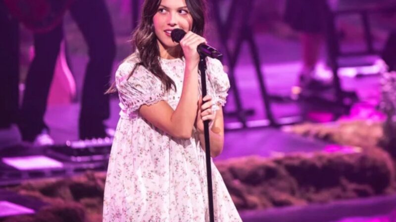 Entenda como ao vivo: saiba como assistir ao show surpresa de olivia rodrigo no primavera sound bracelona