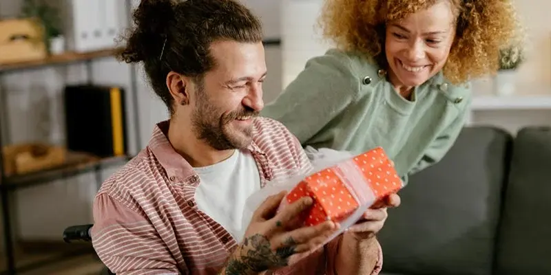 Entenda como o que presentear no dia dos namorados? 5 dicas de presentes