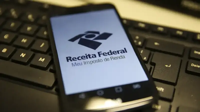 Veja como recebeu a restituição do imposto de renda? saiba quando quitar dívidas, fazer reserva de emergência ou investir