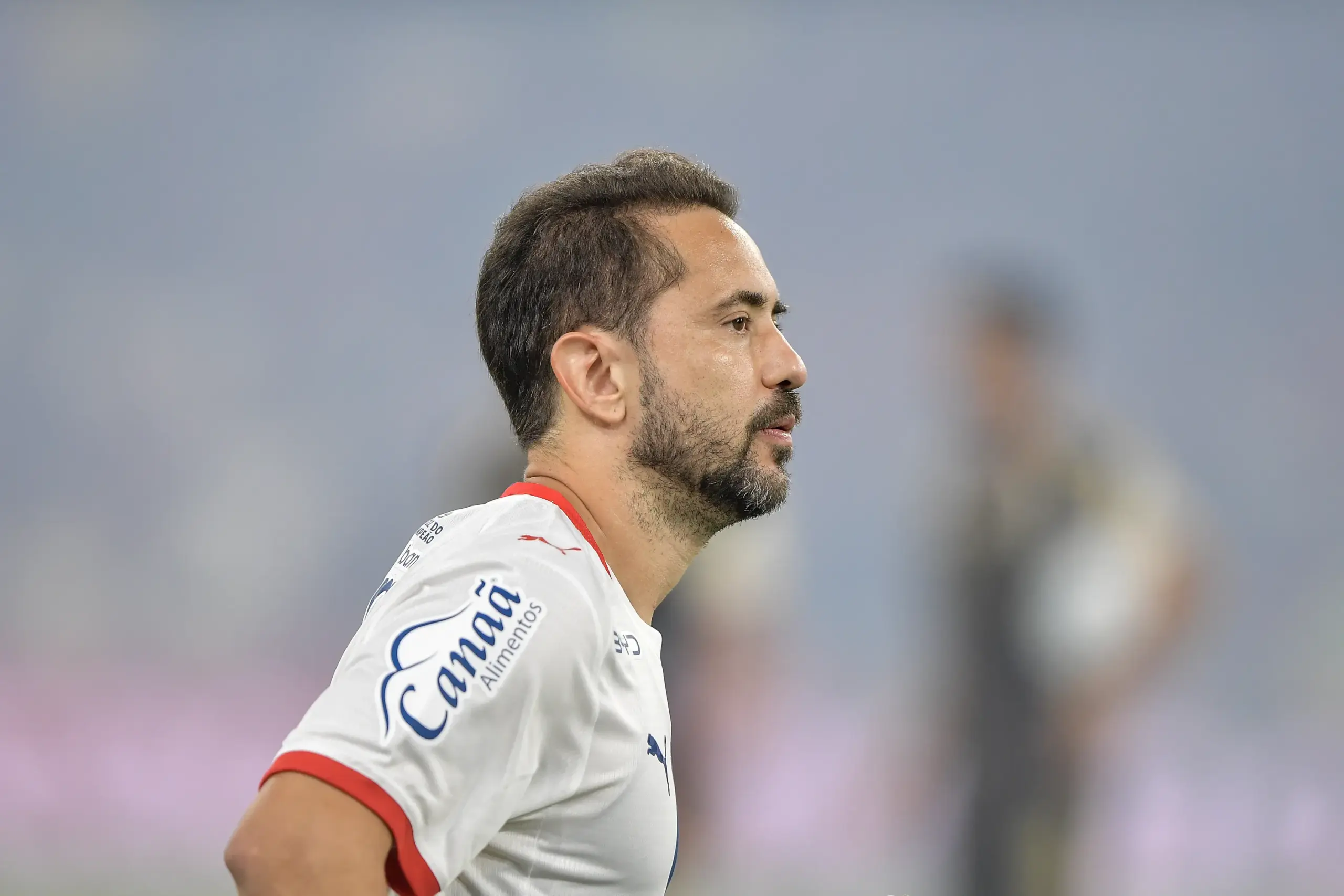Everton Ribeiro enfrenta fase difícil no Bahia, mas descarta saída