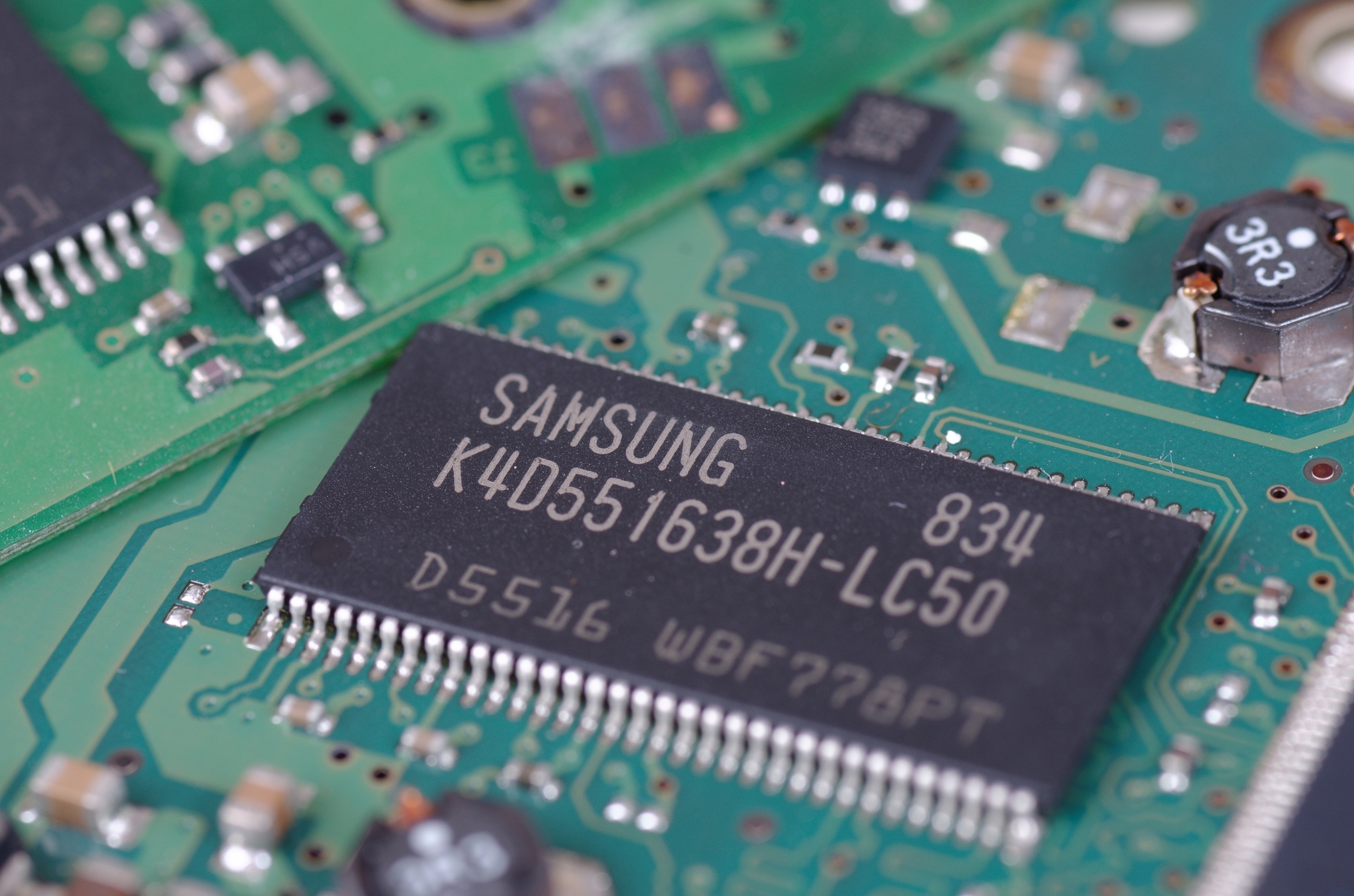 Google negocia com Samsung para que sul-coreana fabrique parte de chip de IA de nova geração