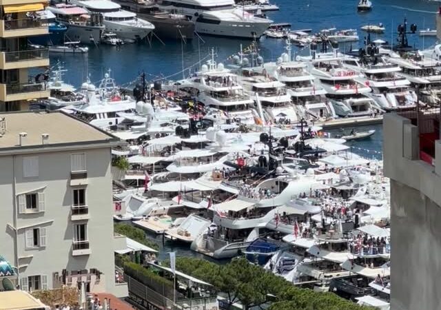 Descubra cidade flutuante: o espetáculo dos megaiates que cerca o gp de mônaco