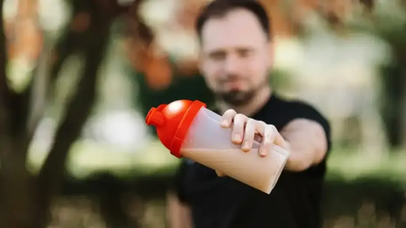 Veja como crise do whey: proteína queridinha encarece e já trava produção de snacks no mundo