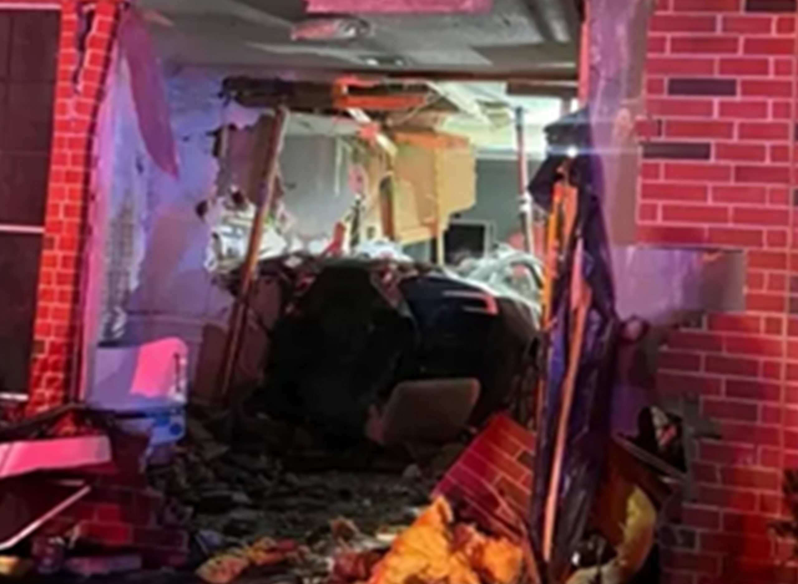 Tesla responsabiliza motorista e defende sistema FSD após colisão fatal no Texas