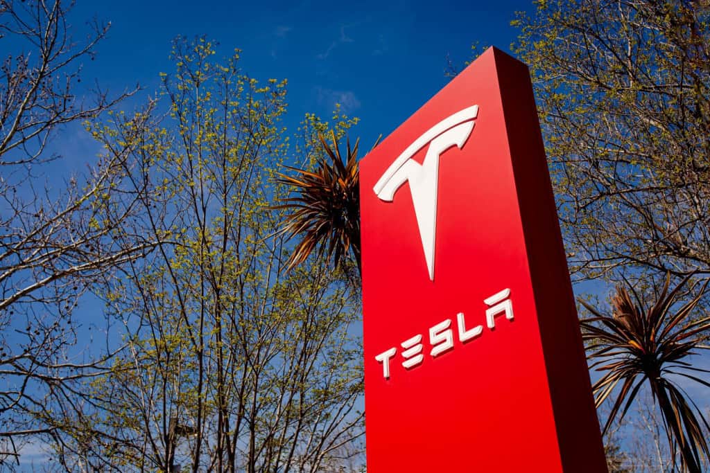 Investigação federal nos EUA apura colisão fatal envolvendo Tesla Model 3 no Texas