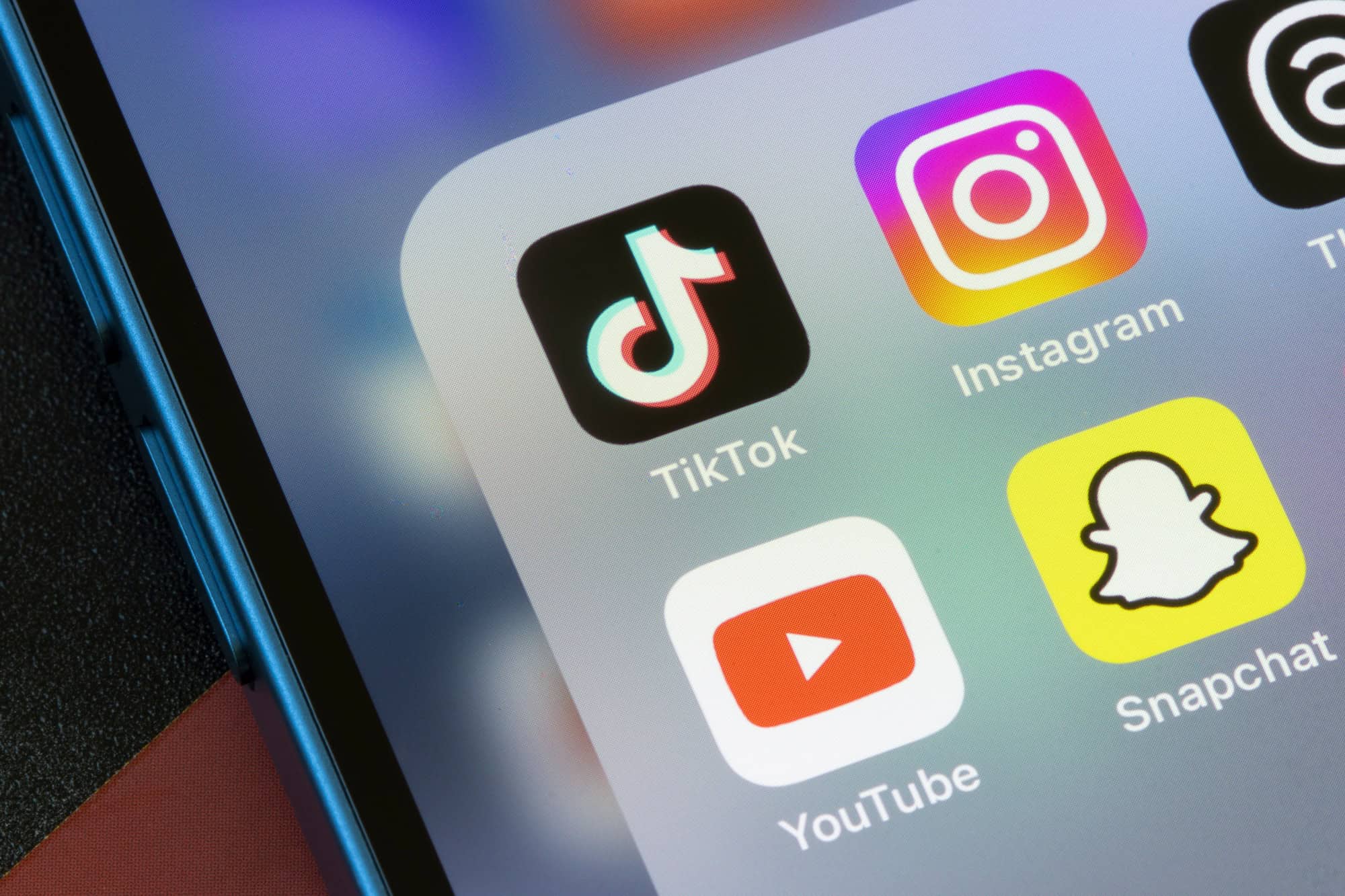 Processo contra YouTube destaca nova crise sobre saúde mental de jovens e redes sociais