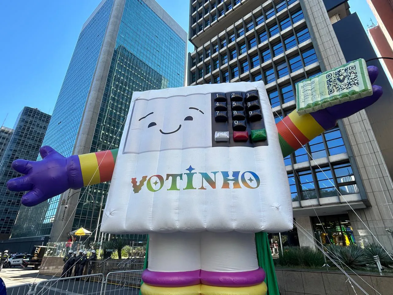 Entenda como parada do orgulho lgbt+ em sp completa 30 anos com debate sobre importância do voto