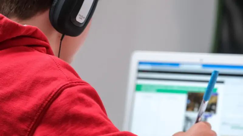 Tecnologia e IA fortalecem educação inclusiva ao personalizar acompanhamento de alunos