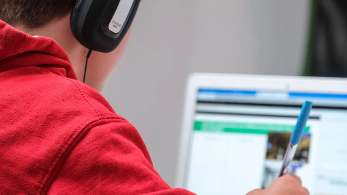 Tecnologia e IA fortalecem educação inclusiva ao personalizar acompanhamento de alunos