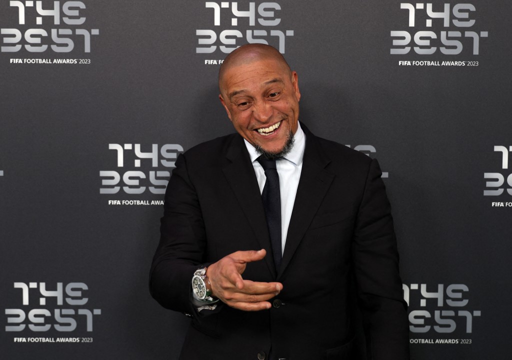 Roberto Carlos pede desculpas à torcida do Palmeiras e esclarece ida ao Corinthians