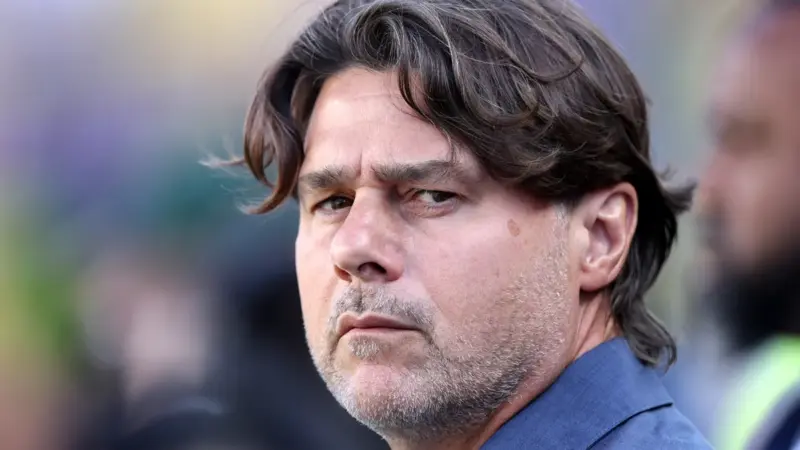 Pochettino critica expulsão de Balogun e compara lance com incidente envolvendo Messi