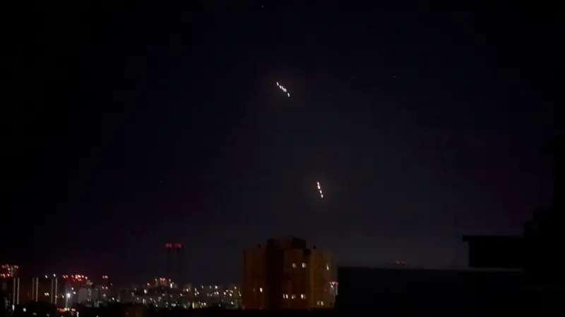 Irã diz ter atacado instalações militares dos EUA no Golfo após sexta noite de bombardeios americanos