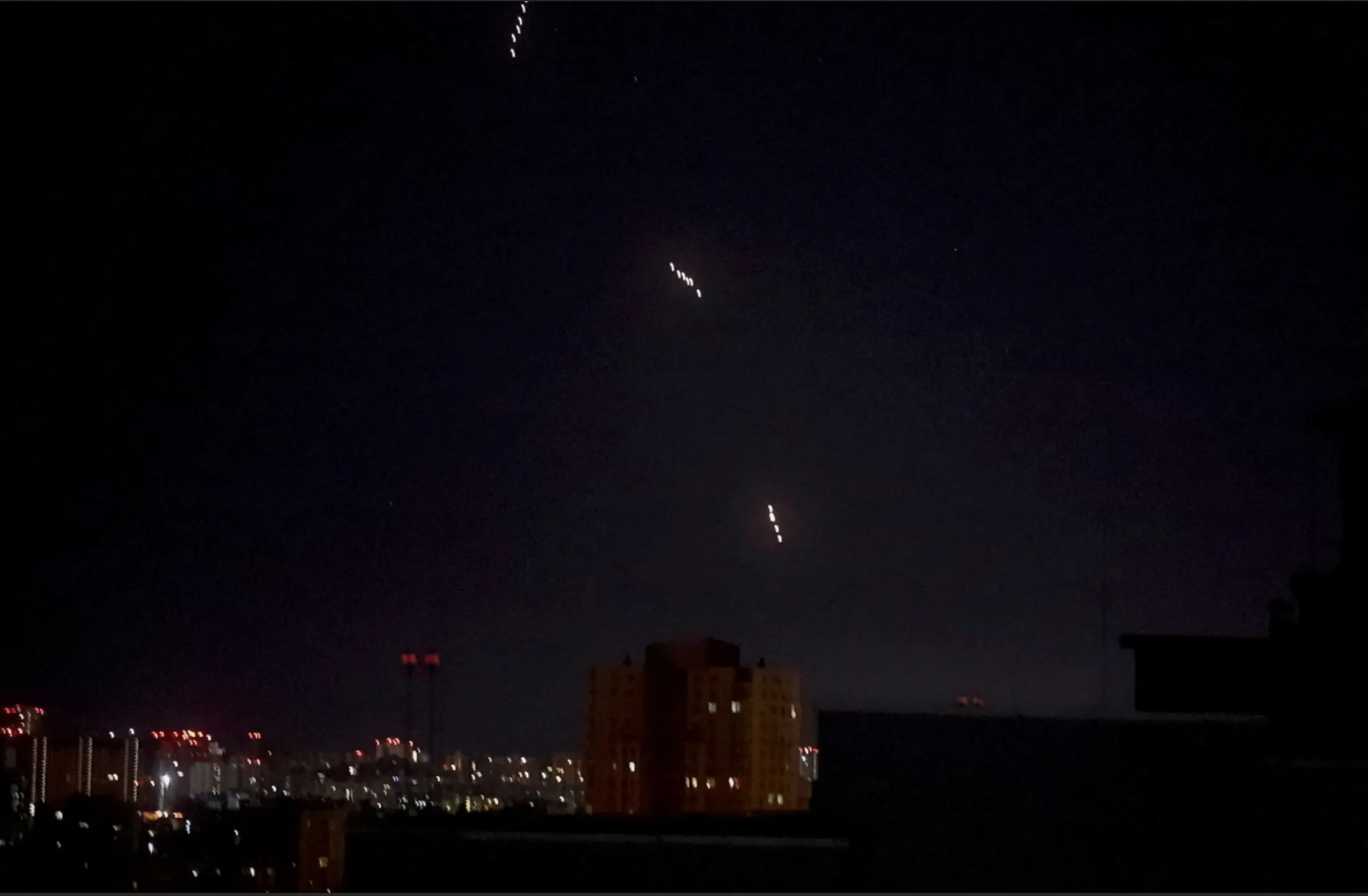 Irã diz ter atacado instalações militares dos EUA no Golfo após sexta noite de bombardeios americanos
