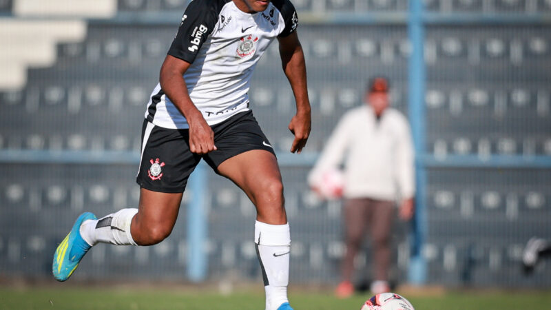 Trio da base do Corinthians não entrou em campo no amistoso contra o Cascavel