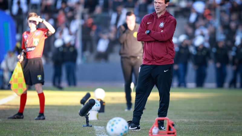 Diniz espera retorno de Memphis e confirma interesse do Corinthians em Arthur e Wesley