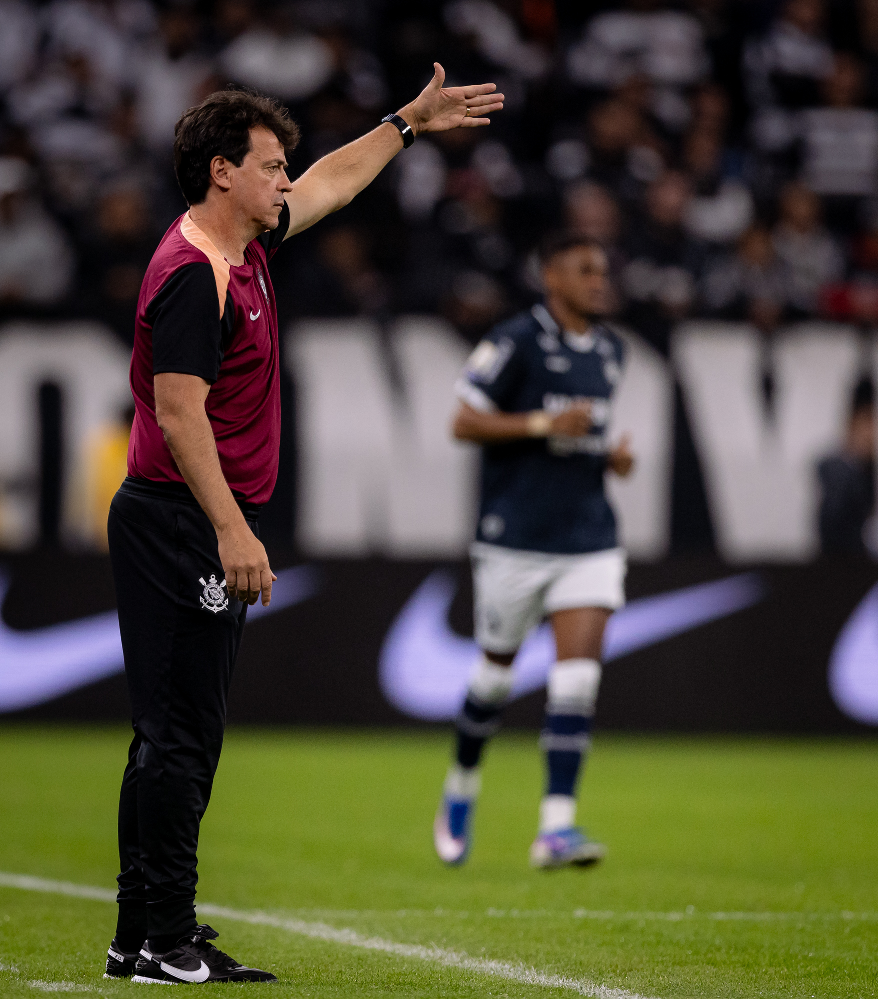 Corinthians vence Remo por 3 a 0 na Neo Química Arena com futebol de Diniz e queda de ritmo no segundo tempo