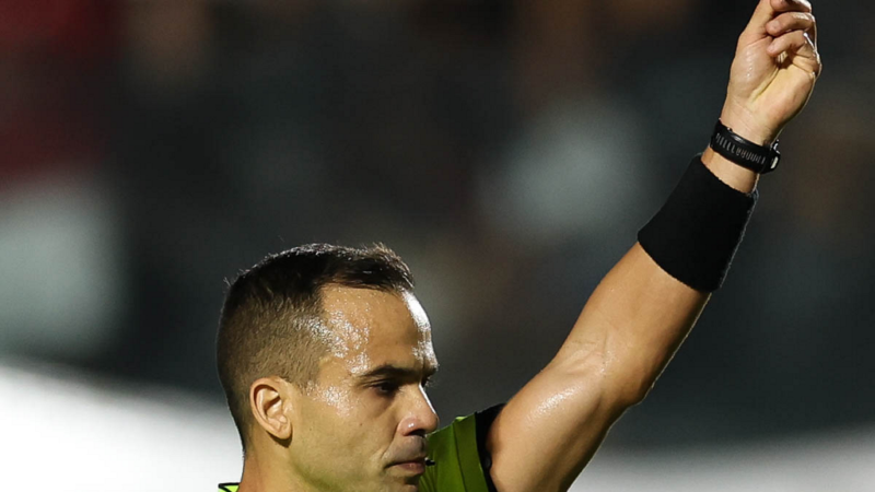 Palmeiras divulga nota e rebate críticas do Vitória à arbitragem após goleada