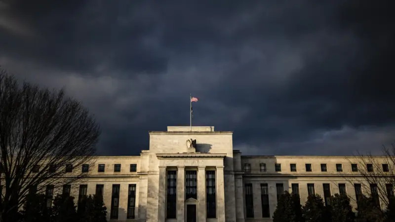 Disparada do petróleo reaquece ligação com juros globais e aumenta chances de aperto do Fed
