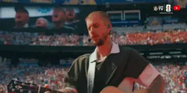 Justin Bieber entoa canção de agradecimento a Deus no primeiro show de intervalo de uma final de Copa do Mundo