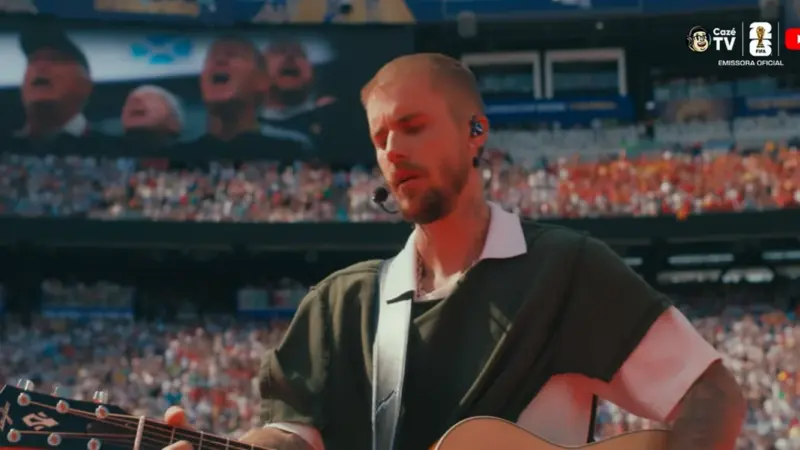 Justin Bieber entoa canção de agradecimento a Deus no primeiro show de intervalo de uma final de Copa do Mundo