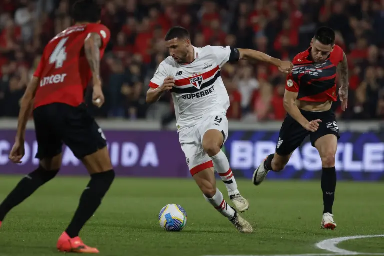 São Paulo tenta manter invencibilidade em casa contra o Athletico-PR após quase sete anos