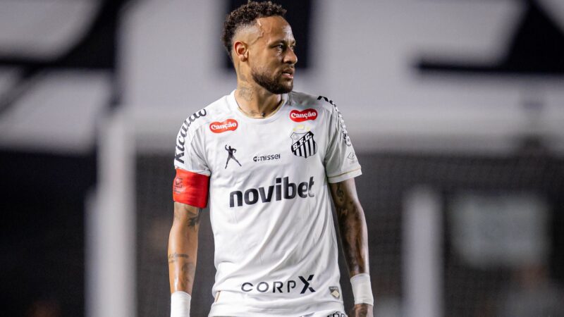 Neymar se reapresenta ao Santos no CT Rei Pelé e passará por avaliações antes de voltar ao elenco