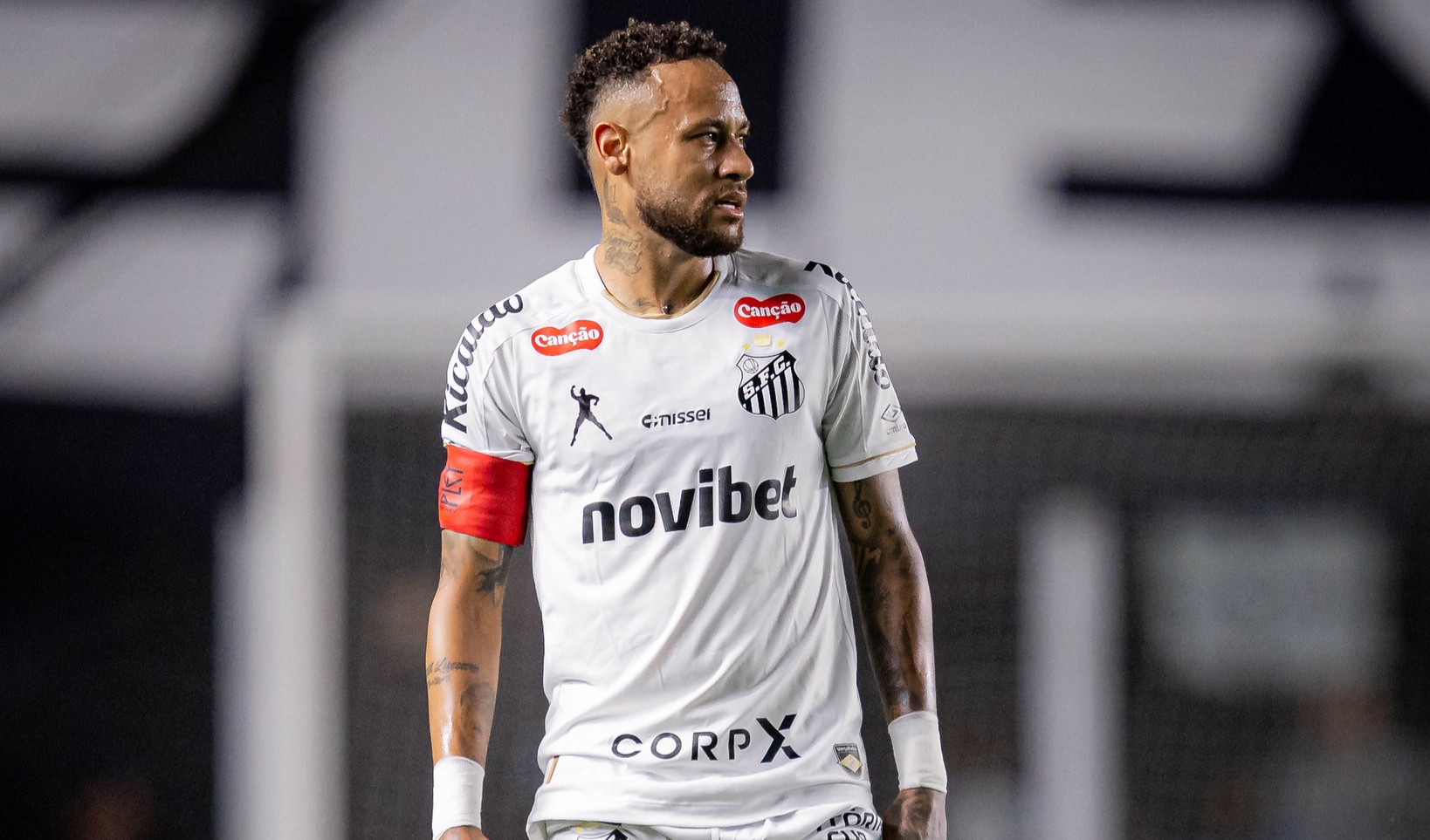 Neymar se reapresenta ao Santos no CT Rei Pelé e passará por avaliações antes de voltar ao elenco