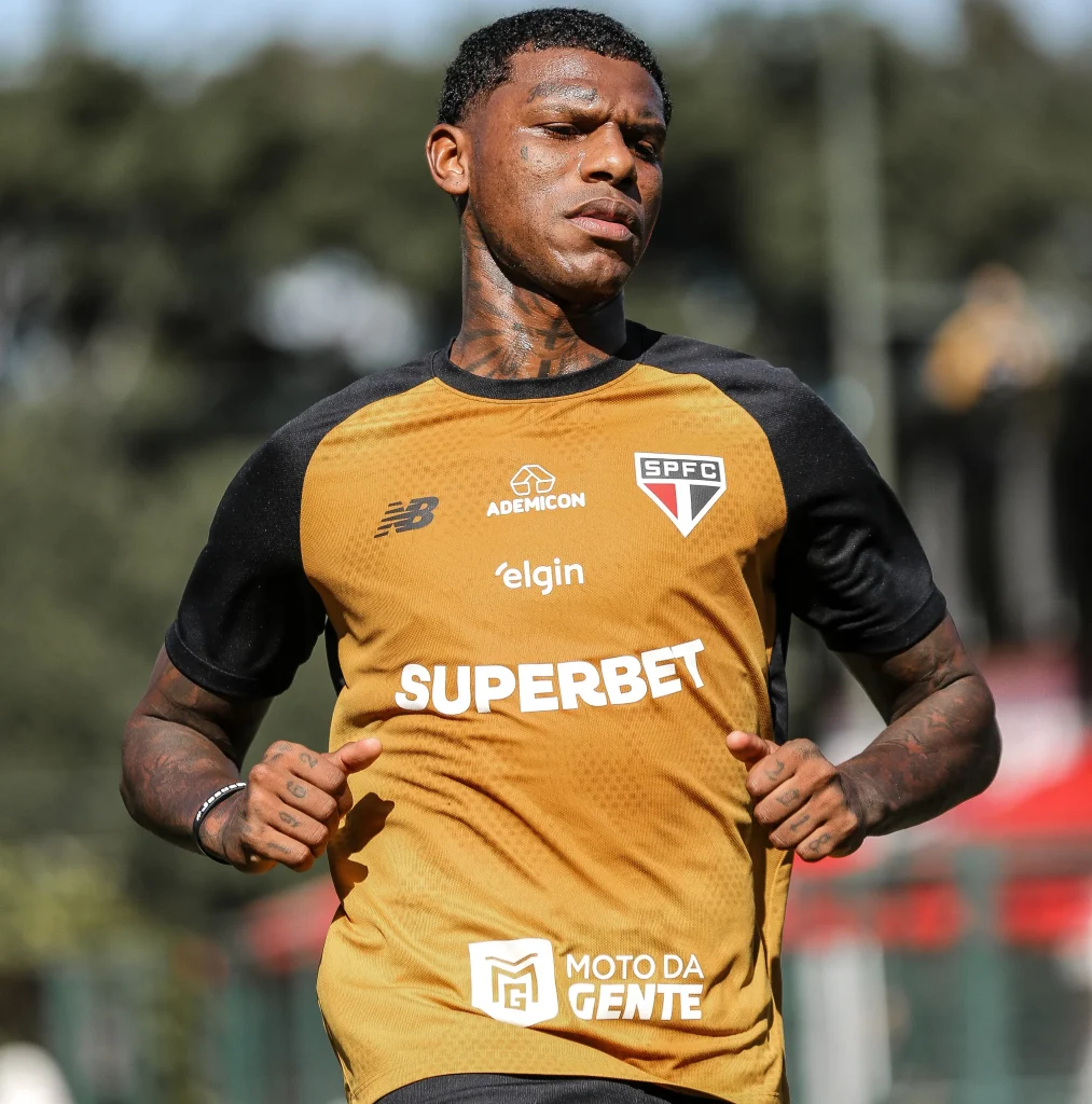 Arboleda procurou apoio psicológico e foi reintegrado ao elenco do São Paulo