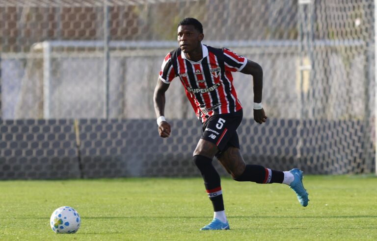Arboleda procurou apoio psicológico e foi reintegrado ao elenco do São Paulo