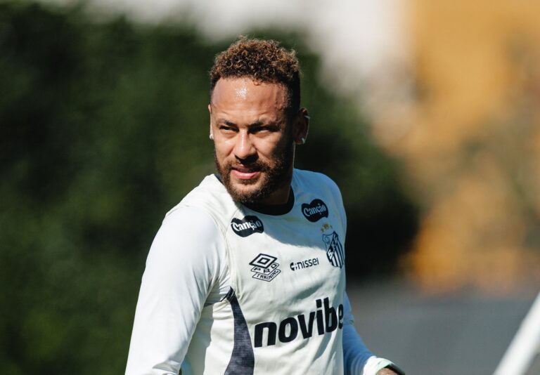 Cuca confirma Neymar para duelo com a Chapecoense e explica preservação contra UCV