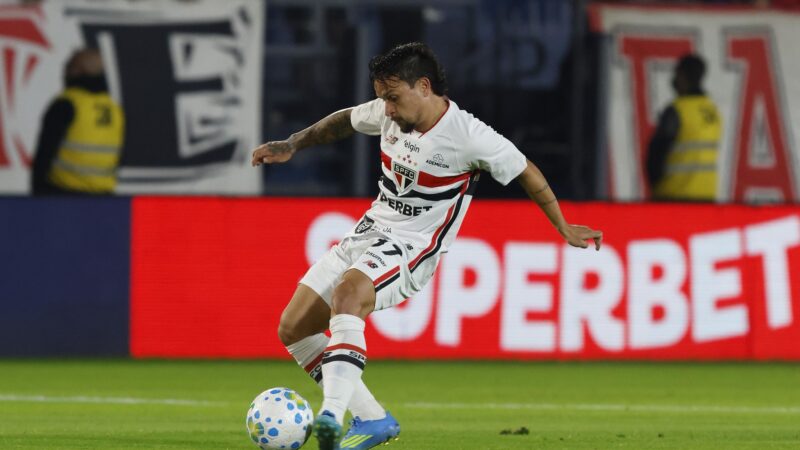 São Paulo domina primeiro tempo, mas sofre virada e perde por 2 a 1 para o Athletico-PR
