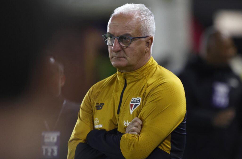 Dorival aponta “apagão” no início do segundo tempo como causa da derrota do São Paulo e afasta crise política