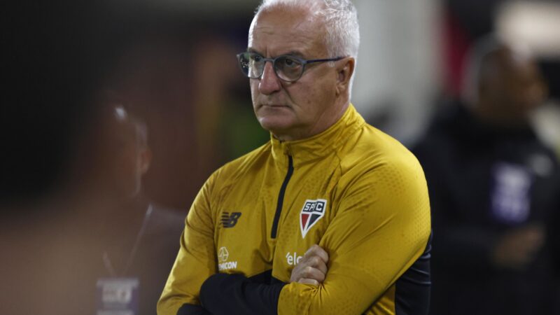 Dorival aponta “apagão” no início do segundo tempo como causa da derrota do São Paulo e afasta crise política