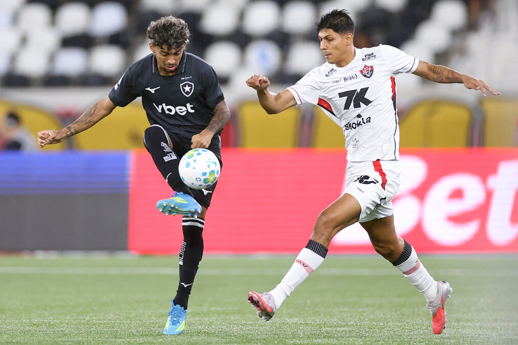 Galeria de fotos registra o duelo entre Botafogo e Vitória pelo Brasileirão