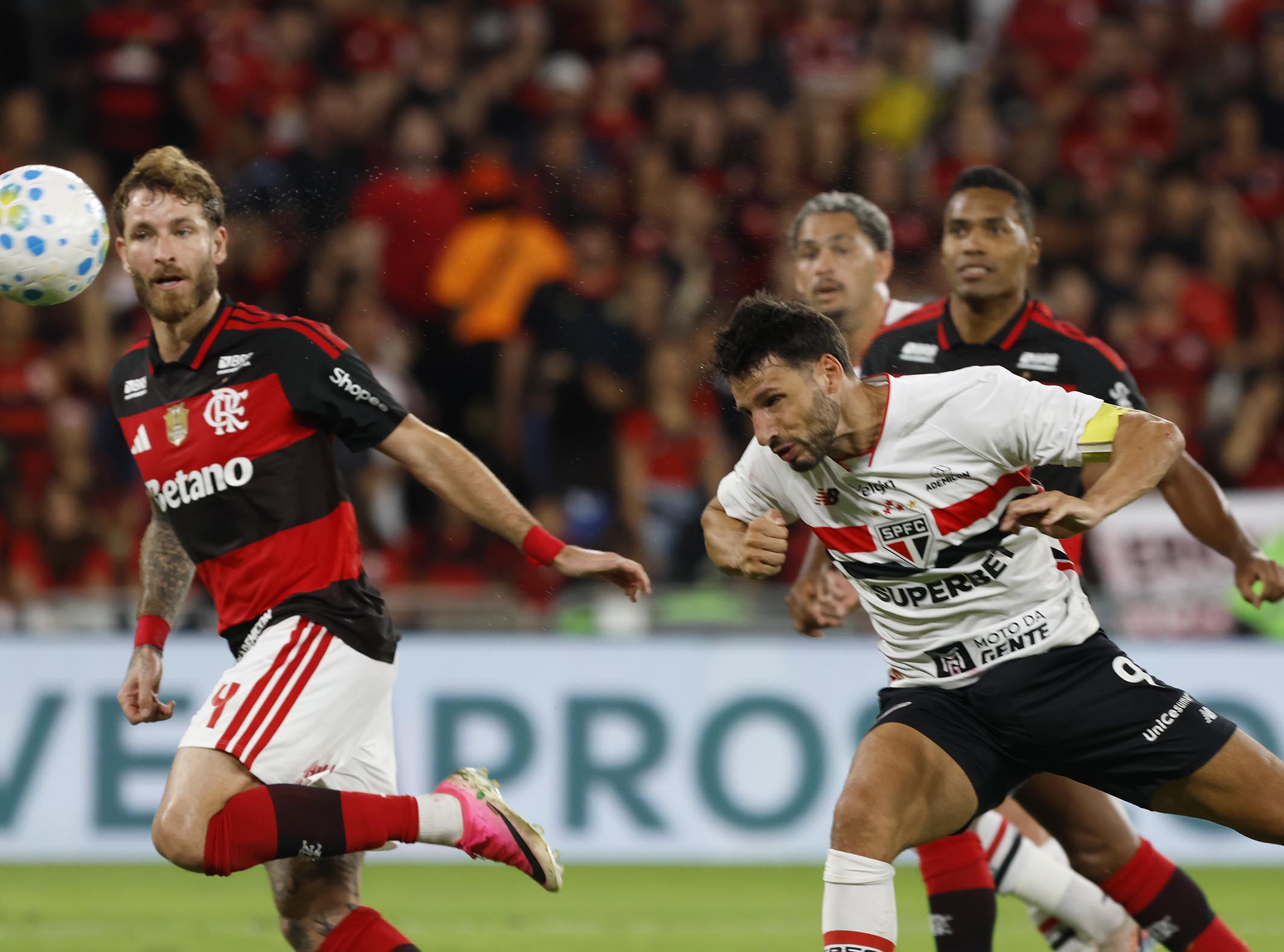 Calleri empata para o São Paulo contra o Flamengo no Maracanã