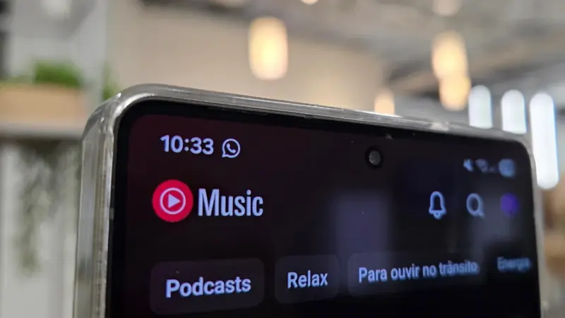 YouTube Music testa visual com capa em tela cheia semelhante ao Google Play Music