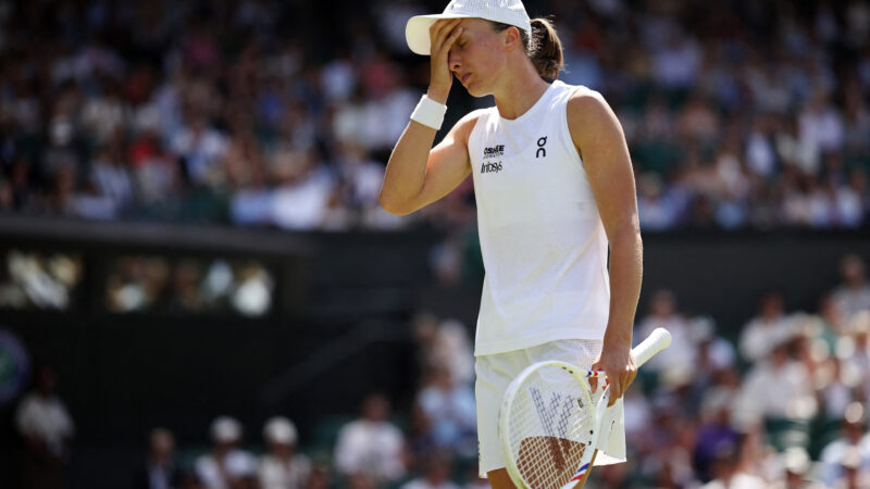 Iga Swiatek, atual campeã, é eliminada na terceira rodada de Wimbledon