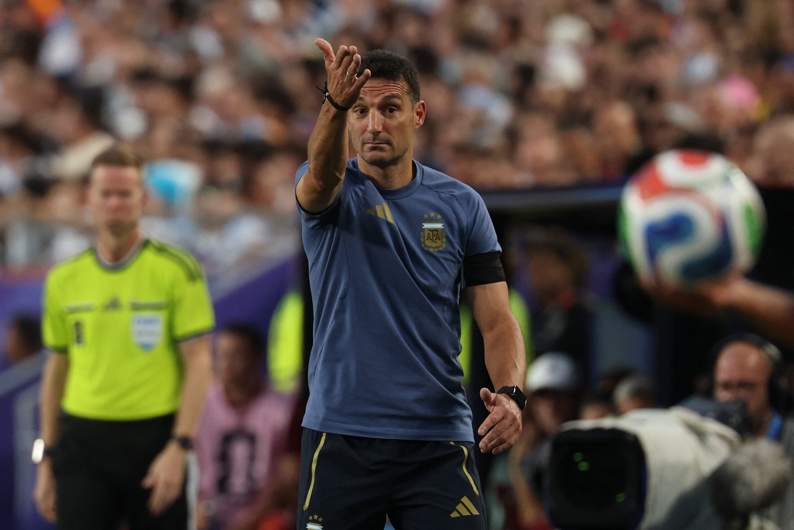 Scaloni admite falhas após classificação da Argentina e projeta duelo com a Inglaterra