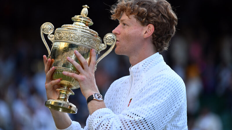 Jannik Sinner conquista o bicampeonato em Wimbledon ao derrotar Alexander Zverev