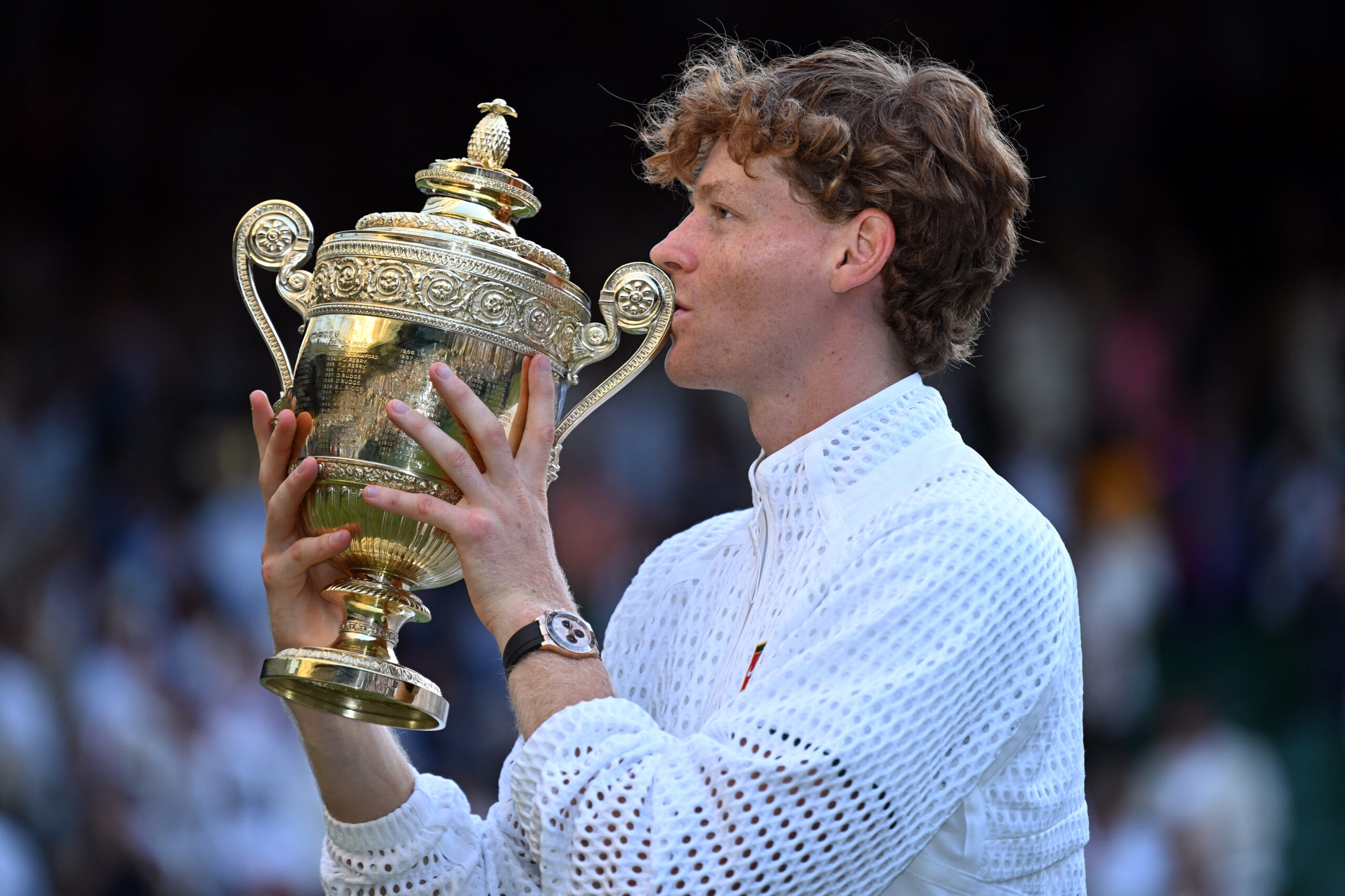 Jannik Sinner conquista o bicampeonato em Wimbledon ao derrotar Alexander Zverev