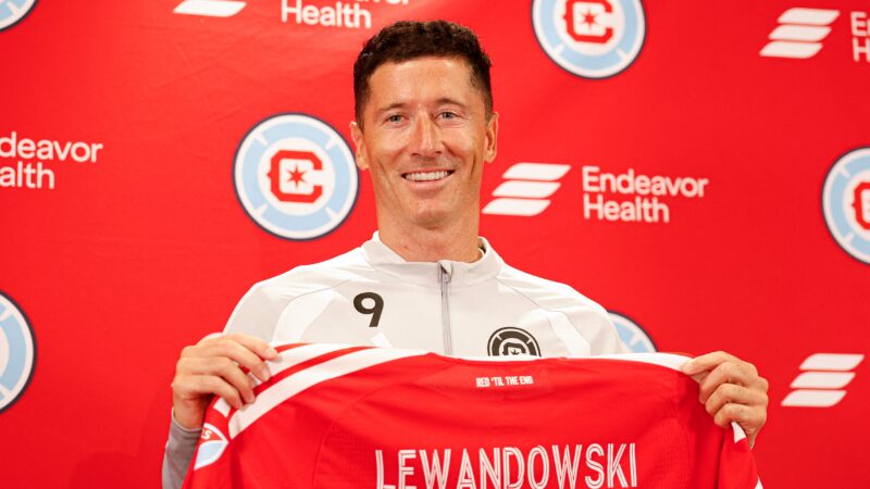 Robert Lewandowski é apresentado pelo Chicago Fire após saída do Barcelona