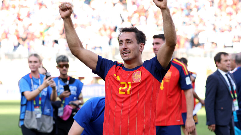 Oyarzabal celebra bicampeonato da Espanha e diz que seleção nunca duvidou