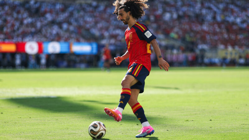 Cucurella enaltece esforço coletivo da defesa da Espanha após título mundial