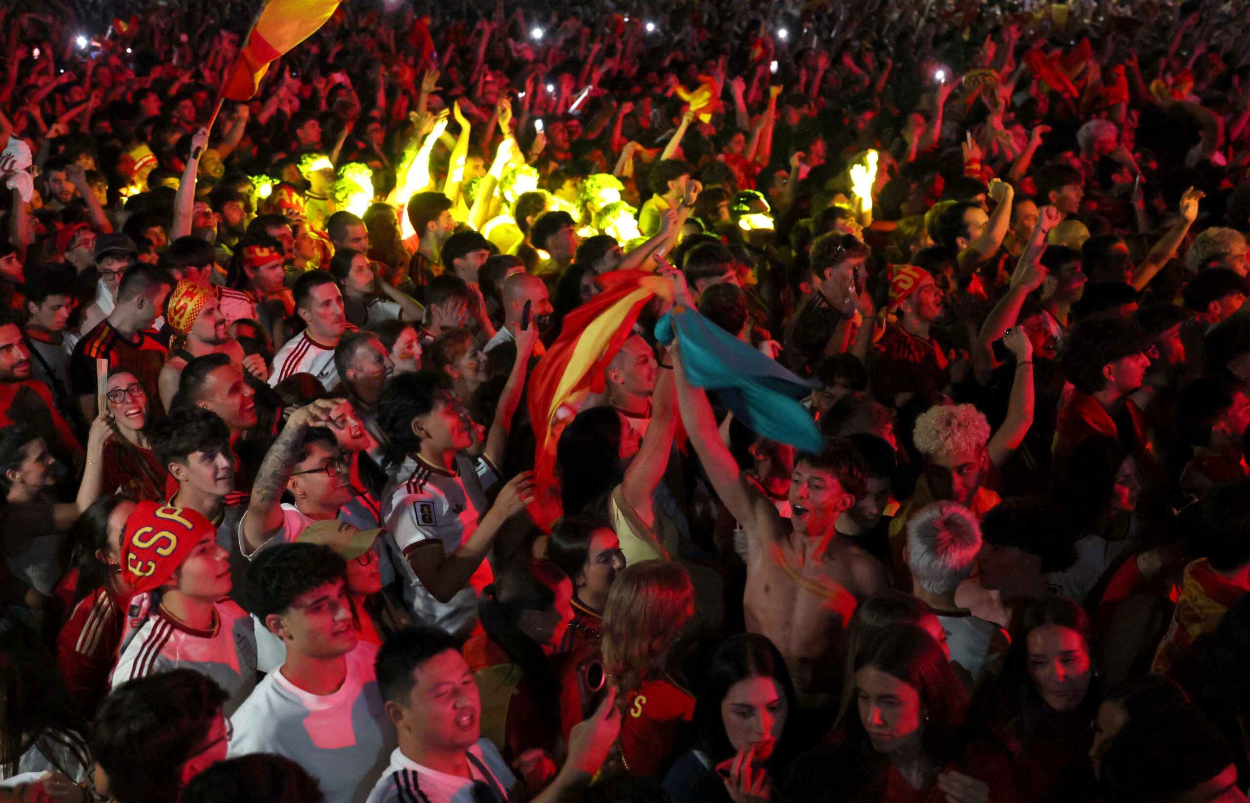 Torcida de Madri explode em festa após bicampeonato mundial da Espanha