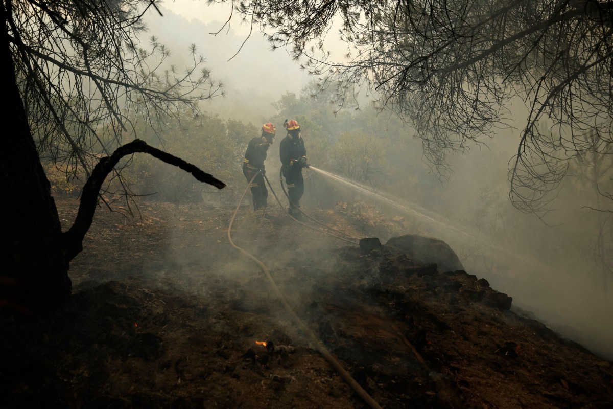 Técnico da Espanha Luis de la Fuente visita desalojados por incêndios em Madri