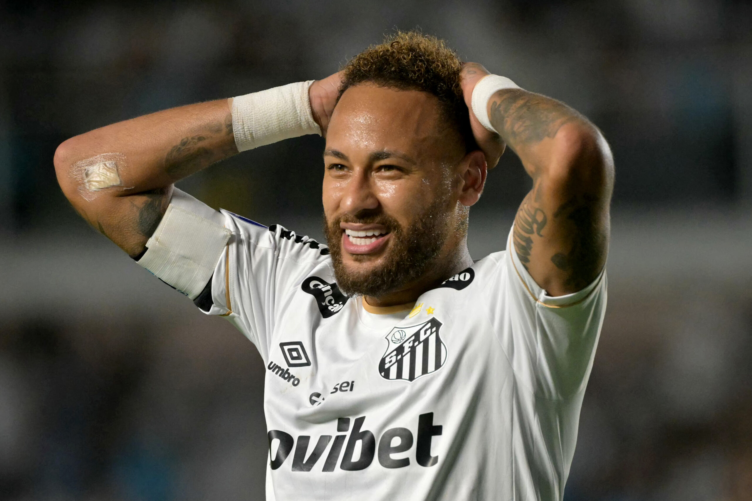 Cuca defende Neymar, minimiza episódio no vestiário e fala sobre planejamento de minutos