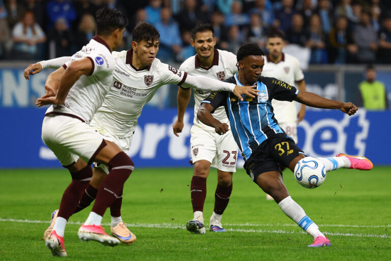 Bolívar vence o Grêmio por 1 a 0; veja os melhores momentos da Sul-Americana