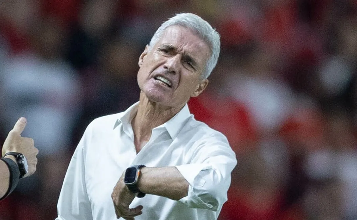 Luís Castro terá oito desfalques para Mirassol x Grêmio pela 19ª rodada do Brasileirão