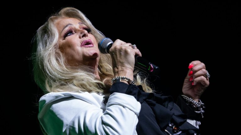 Morre Bonnie Tyler — nascida em 08/06/1951 — aos 75 anos em Portugal