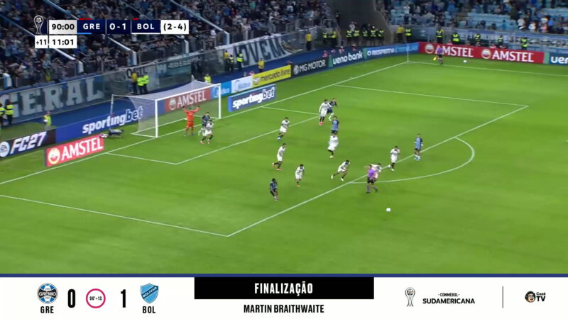 Braithwaite acerta a trave dentro da pequena área nos acréscimos